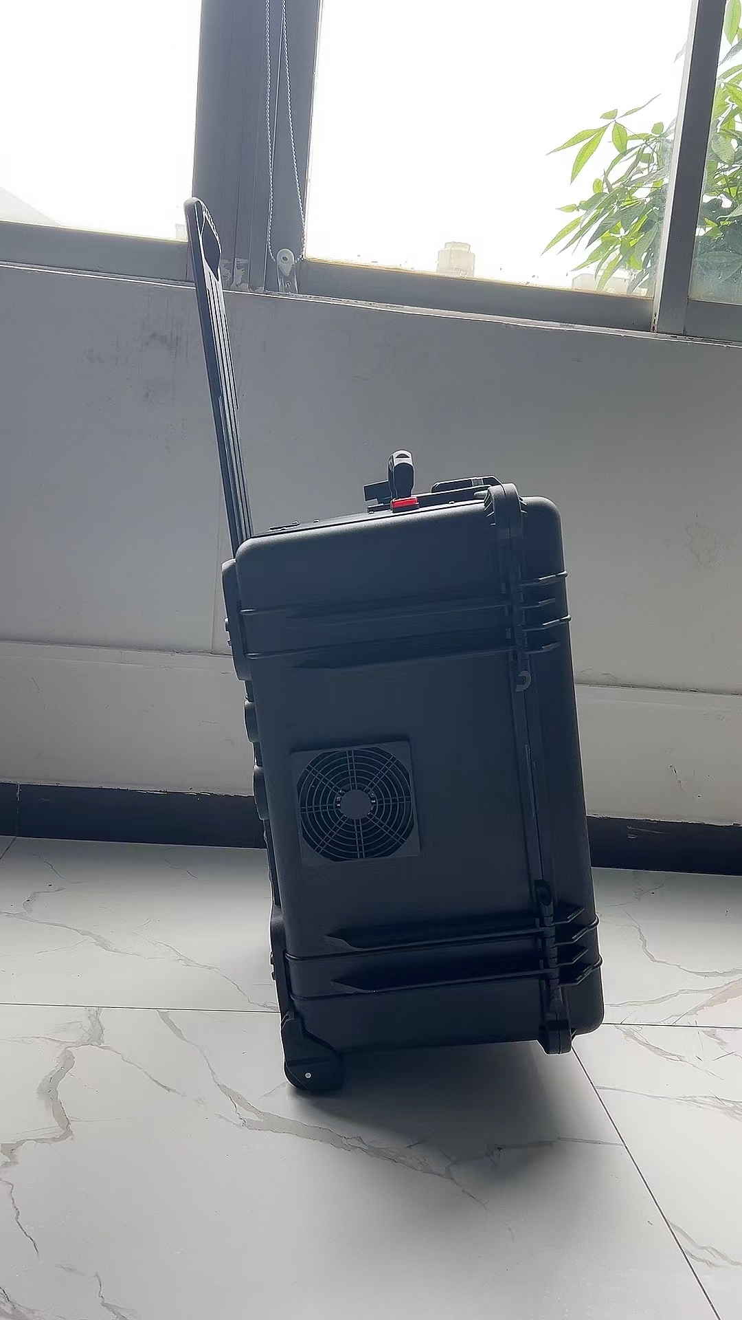 德惠手拉箱型移动通信干扰器